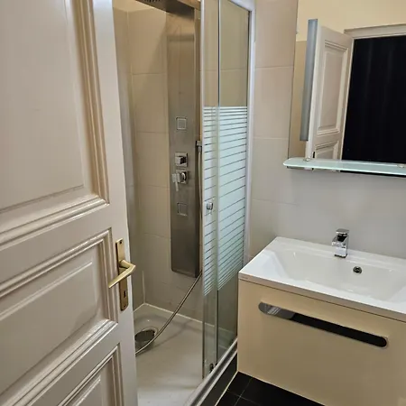 Designer Andrassy Hostel Budapest