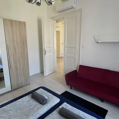 Designer Andrassy Hostel *