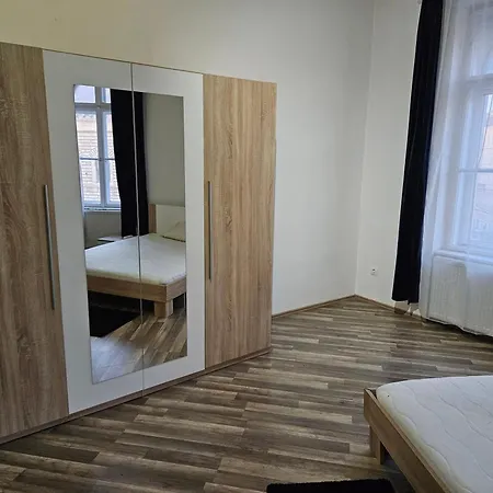 Hostel Downtown Andrassy Rooms *