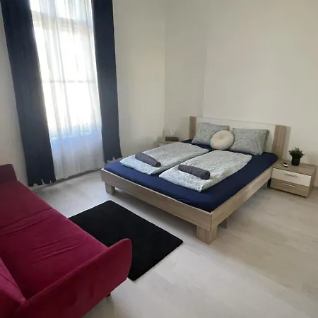 Downtown Andrassy Rooms Hostel