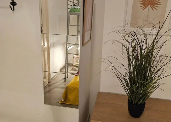 Downtown Andrassy Hostal *